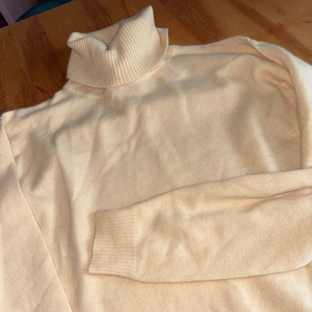 Sutton Studio Cashmere Turtleneck Sweater Womens L Cream Yellow Long Sleeve Knit